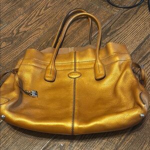 Tod's Gold Leather Tote Elegant Structured Design